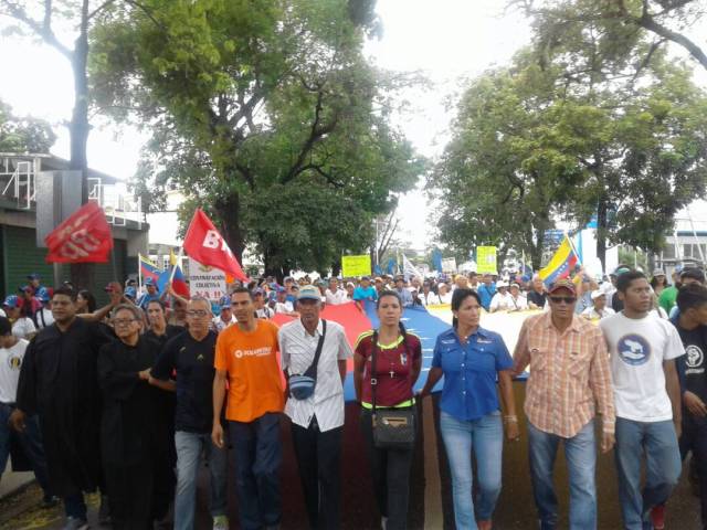 Bloque Parlamentario de Aragua marchó junto a los trabajadores exigiendo sus derechos.
