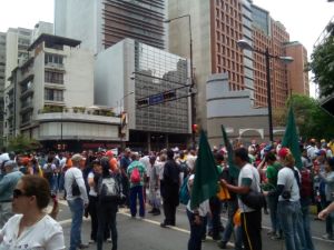 Opositores se concentran en Chacao para la marcha hacia el CNE #1May