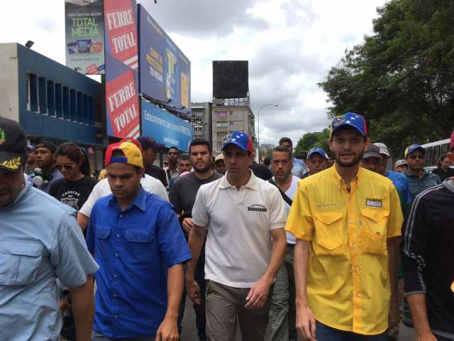 El gobernador del estado Miranda, Henrique Capriles, marchó junto a los venezolanos este 1° de Mayo.