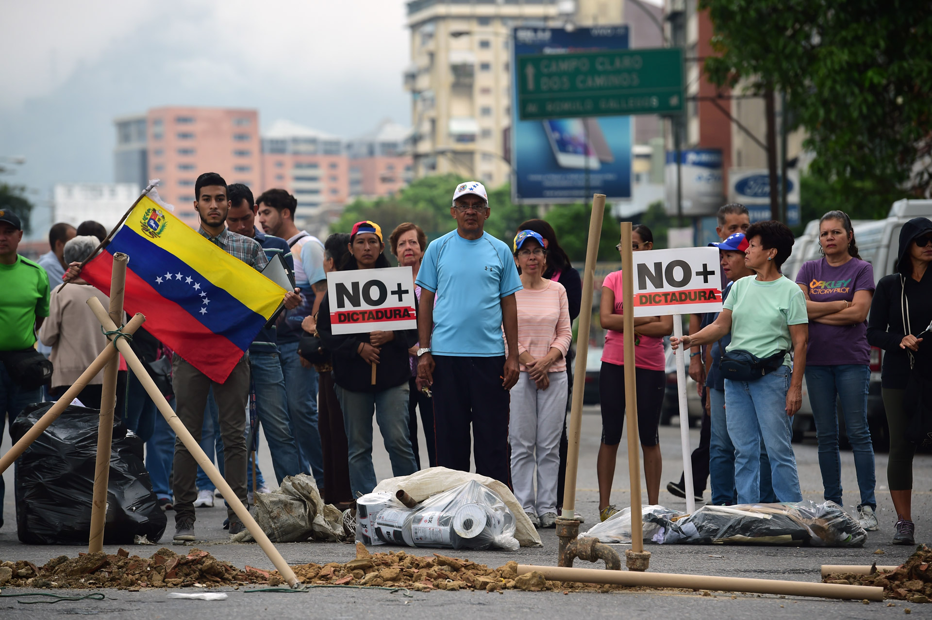 El trastornado día a día del venezolano en medio del golpe de estado… y el desastre de país