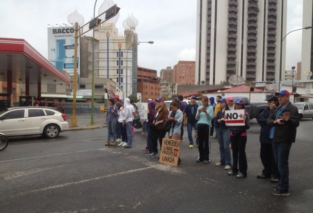 Vecinos de El Rosal se unieron al llamado por el trancazo nacional #2May / Foto @VickyDiazCertad