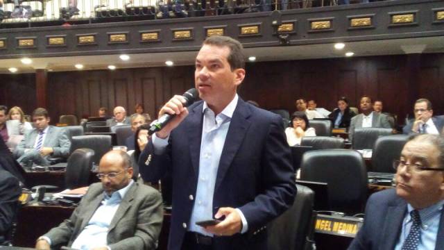 El diputado Tomás Guanipa denunció el secuestro de su Wilmer Azuaje (Foto: @AsambleaVE)