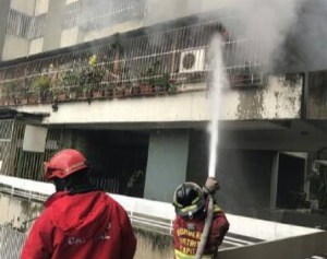 Lacrimógenas provocan incendio en apartamento de El Paraíso y GNB ataca a bomberos (Video)