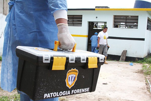 Los dos fallecidos por inmersión fueron trasladados a la morgue del Cementerio Municipal de San Cristóbal. 