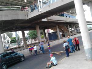 Trancazo frente a estación Sabaneta del Metro de Maracaibo #2May