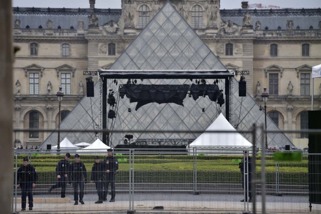 Police officers patrol in front of the Louvre Museum in Paris, on May 7, 2017, following an evacuation due to a security alert, during the second round of voting for the French presidential election. The esplanade of the Louvre, where Emmanuel Macron planned a rally in case of victory in the presidential election, was evacuated May 7 in the early afternoon due to a security alert, according to a police source. / AFP PHOTO / CHRISTOPHE ARCHAMBAULT