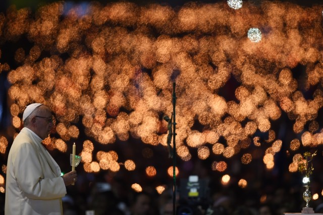 Pope Francis holds a candle during the Blessing for the Candles from the Chapel of the Apparitions, in Fatima on May 12, 2017. Two of the three child shepherds who reported apparitions of the Virgin Mary in Fatima, Portugal, one century ago, will be declared saints on May 13, 2017 by Pope Francis. The canonisation of Jacinta and Francisco Marto will take place during the Argentinian pontiff's visit to a Catholic shrine visited by millions of pilgrims every year. / AFP PHOTO / PATRICIA DE MELO MOREIRA