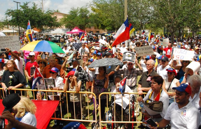 Venezolanos se concentraron en el Parque José Martí de Miami (Foto: AFP)