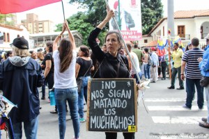EN FOTOS: Vestidas de negro y en paz manifestaron las madres por una Venezuela sin violencia