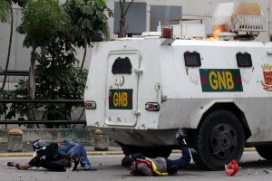 Tanqueta de la GN arrolló de manera ofensiva a manifestante en Altamira (Video + Fotos)