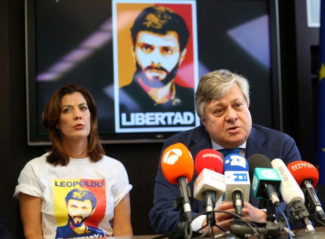 Leopoldo Lopez, father of Venezuela's jailed opposition leader Leopoldo Lopez, speaks next to his daughter Diana Lopez during a news conference in Madrid, Spain, May 5, 2017. REUTERS/Paul Hanna