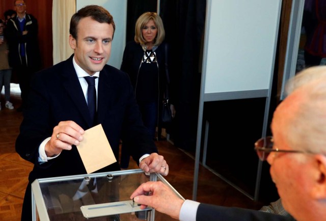 French presidential election candidate Emmanuel Macron, head of the political movement En Marche !, or Onwards ! casts his ballot at a polling station during the the second round of 2017 French presidential election, in Le Touquet, France, May 7, 2017. REUTERS/Philippe Wojazer