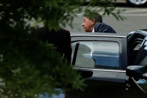 Jefe de la diplomacia rusa llega a la Casa Blanca para reunirse con Trump