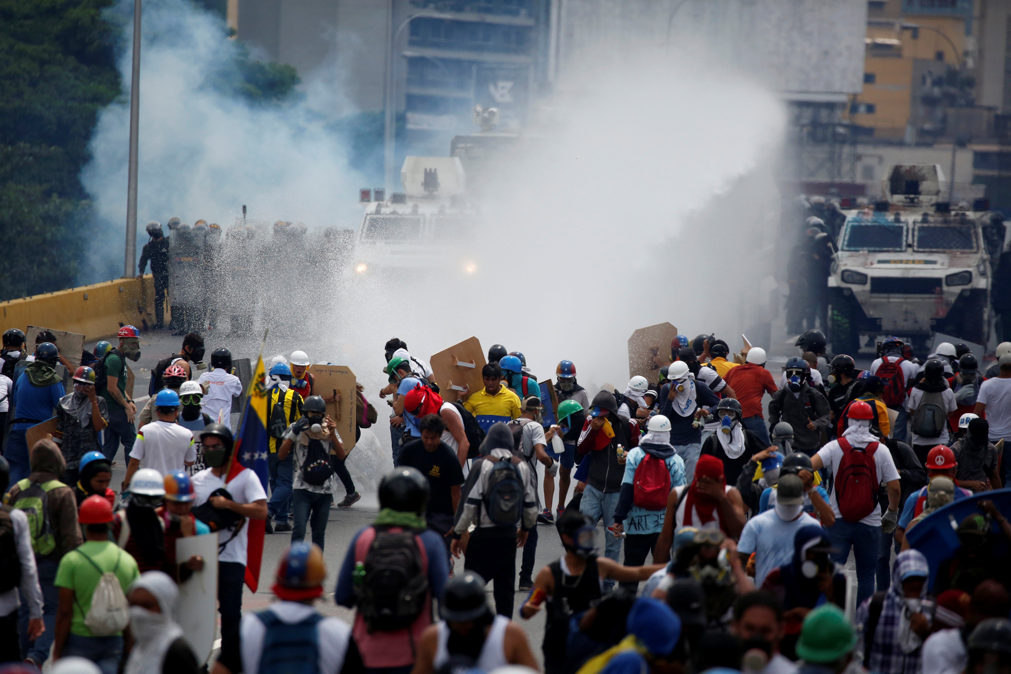 En fotos: Así reprimen a manifestantes en la autopista Francisco Fajardo #10May