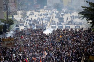 Maduro ordena indirectamente más represión pero dice que “sancionará” a quienes “abusen de la fuerza”