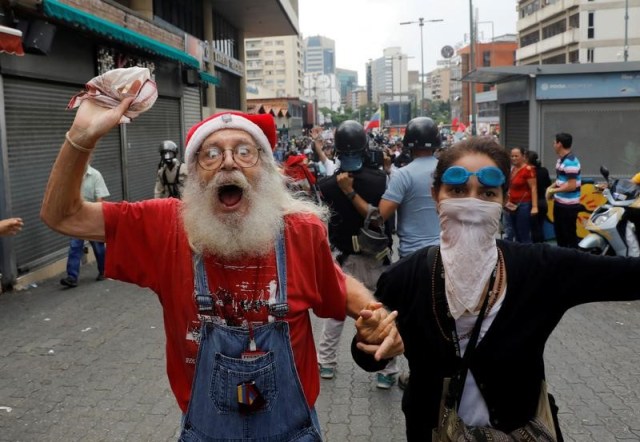 Las imágenes más inspiradoras que nos dejaron nuestros "viejos" en la #MarchadelosAbuelos REUTERS/Carlos Garcia Rawlins