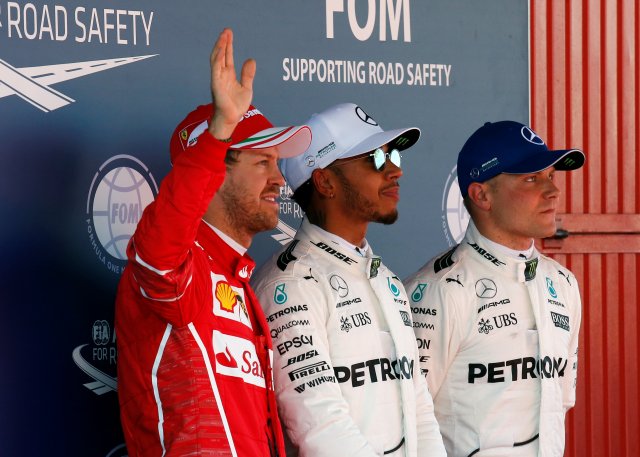 Lewis Hamilton (Mercedes) logra la 'pole position' en el GP de España. REUTERS/Albert Gea