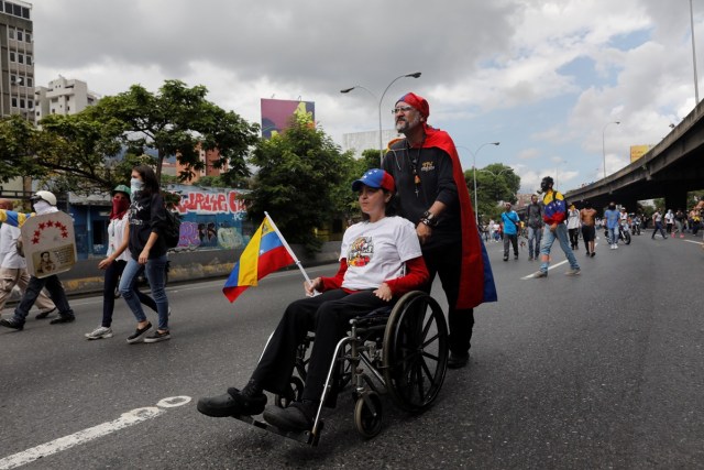 Demonstrators protest against Venezuela's President Nicolas Maduro's government in Caracas, Venezuela, May 13, 2017. REUTERS/Carlos Garcia Rawlins