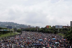Venezolanos realizan plantón contra Maduro en el Distribuidor Altamira y la avenida Victoria