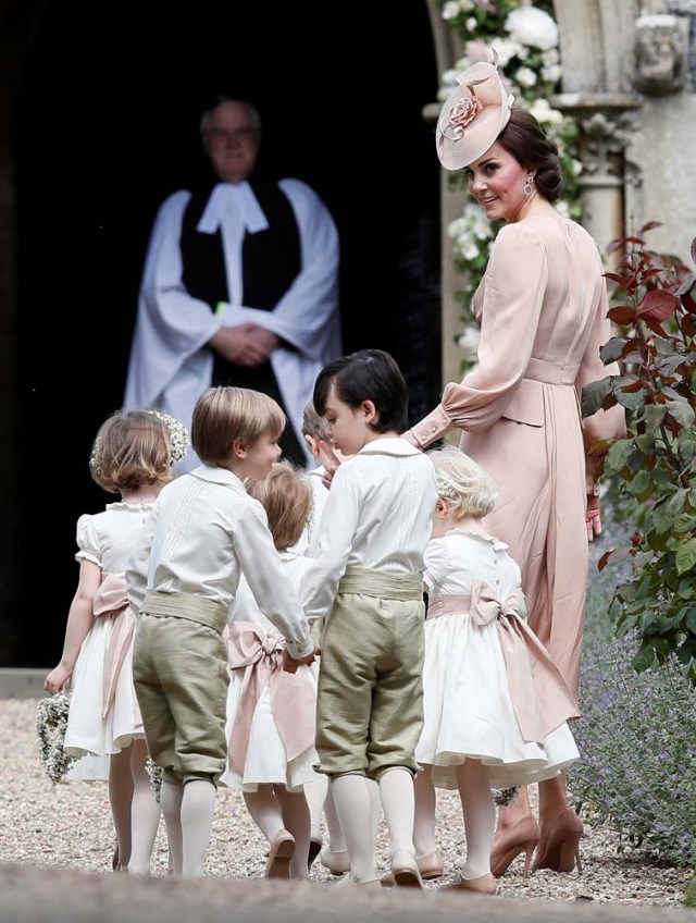 Britain's Catherine, Duchess of Cambridge (R), arrives with the pageboys and flower girls for the wedding of Pippa Middleton and James Matthews at St Mark's Church in Englefield, west of London, on May 20, 2017. REUTERS/Kirsty Wigglesworth/Pool