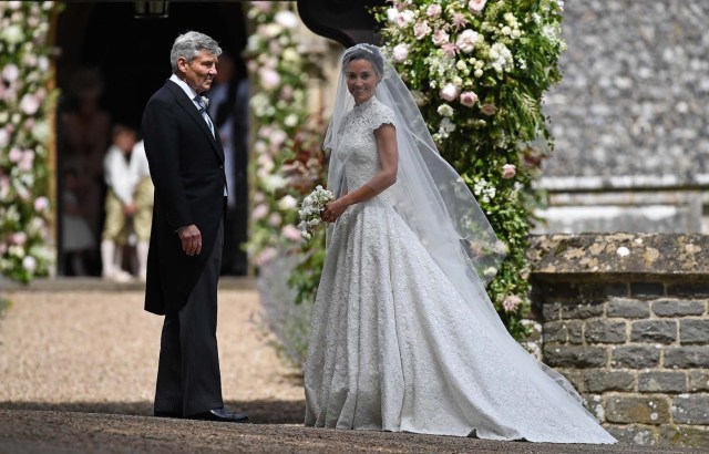 Pippa Middleton, the sister of Britain's Catherine, Duchess of Cambridge, arrives with her father Michael Middleton for her wedding to James Matthews at St Mark's Church in Englefield, west of London, on May 20, 2017. REUTERS/Justin Tallis/Pool