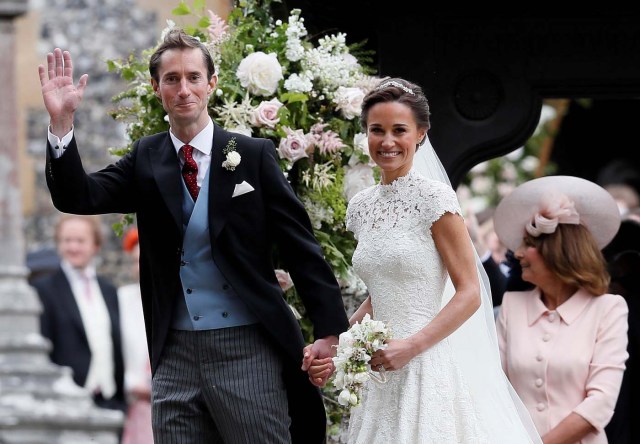 Pippa Middleton and James Matthews smile after their wedding at St Mark's Church in Englefield, Britain May 20, 2017. Pippa Middleton is the sister of Catherine, Duchess of Cambridge.  REUTERS/Kirsty Wigglesworth/Pool