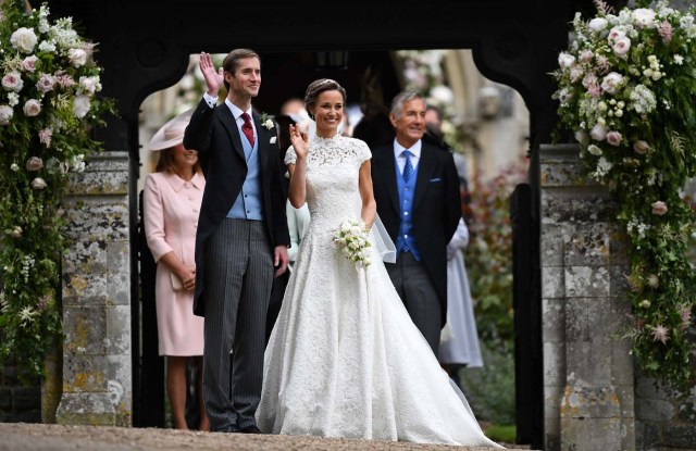 Pippa Middleton and James Matthews pose for photographs after their wedding at St Mark's Church in Englefield, west of London, on May 20, 2017. REUTERS/Justin Tallis/Pool
