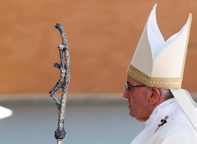 El papa Francisco recordó hoy a las víctimas de los ataques terroristas cometidos esta semana en Egipto y en el Reino Unido.  REUTERS/Remo Casilli