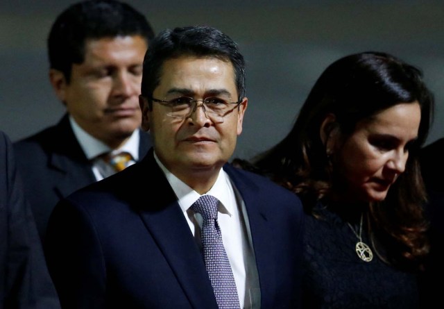 Honduras' President Juan Orlando Hernandez and his wife Ana Garcia arrive at Mariscal Sucre Airport in Quito, Ecuador May 23, 2017 ahead of Ecuadorean president inauguration. REUTERS/Henry Romero