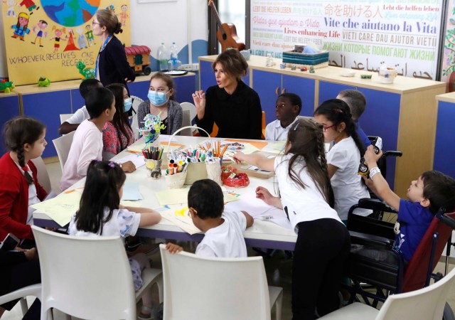 U.S. first lady Melania Trump visits the Bambino Gesu hospital in Rome, Italy, May 24, 2017. REUTERS/Remo Casilli