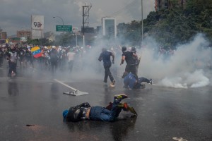 A la cabeza y a las piernas: Los “misiles de cianuro” de Maduro dejan varios heridos este #10May