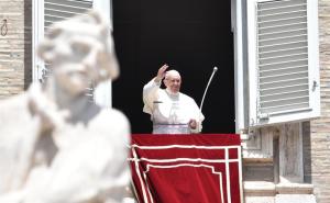 Papa Francisco pide a instituciones una “atención concreta” a la vida y maternidad