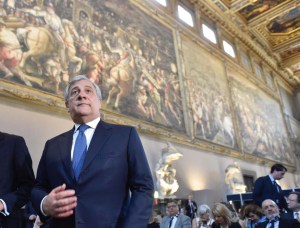 Tajani dice que Europa debe seguir a EEUU y sancionar a funcionarios del gobierno de Venezuela
