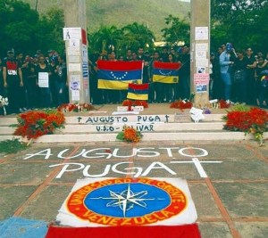 Estudiantes de distintas sedes de la UDO rinden homenaje a Augusto Pugas