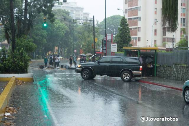 Cerrado el paso por la avenida Sanz de El Marqués / Foto: @JLoverafotos