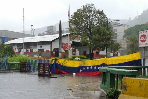 Foto: Montan barricada en La Trinidad este 23 de Mayo / Cortesía 