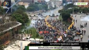 Reprimen a manifestantes en la Francisco Fajardo a la altura de Las Mercedes #3May