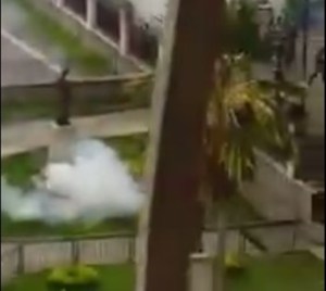 Lanzan bombas lacrimógenas en el colegio San José de Tarbes en El Paraíso #8May