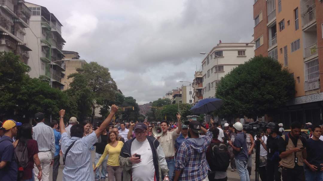 10:35 Movilización que partió desde El Paraíso llega a la avenida Victoria #15May