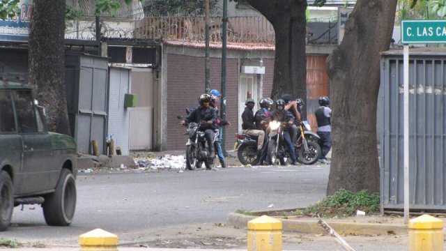 @elpapiramon77 / Grupos paramilitares en las calles de El Paraíso 