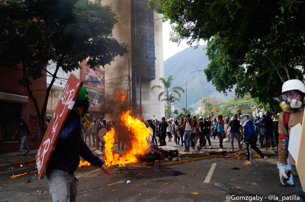 Muerte de joven manifestantes marca otra jornada violenta de protestas en Venezuela