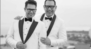Diseñador venezolano le pidió matrimonio a su novio ¡en plena rumba de cumpleaños!