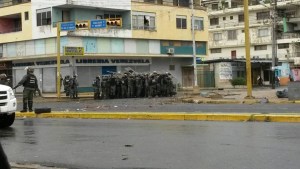 GNB reprime con lacrimógenas protesta y detiene a estudiantes en la UDO Bolívar