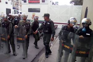 Piquete de la GNB impide movilización opositora en Montalbán
