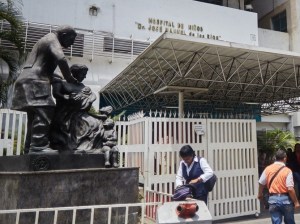 Pacientes en riesgo: Hospital JM de Los Ríos lleva más de dos horas sin luz #15Oct (Video)
