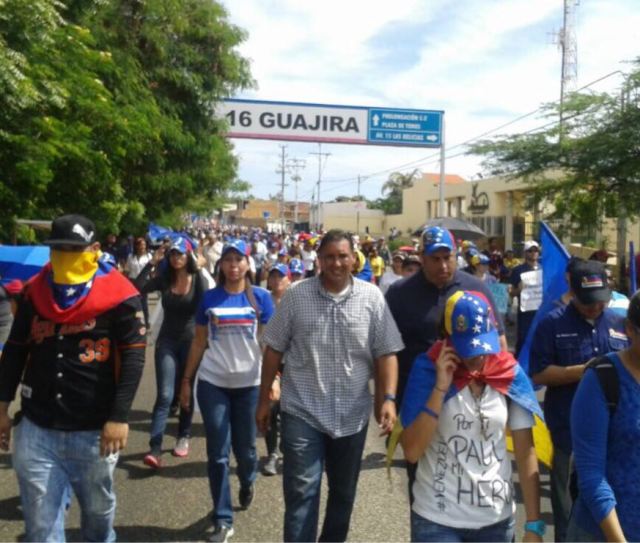 ex Gobernador Pablo Pérez en la Marcha de los Abogados, en Maracaibo.