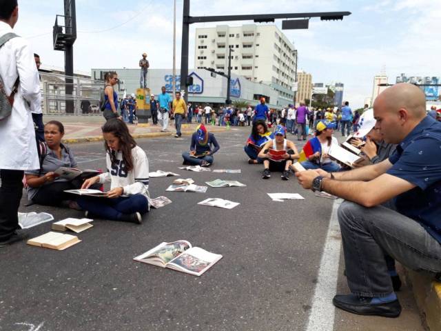 Maracaibo se sumó al plantón “Venezuela le habla al mundo” en defensa de la democracia