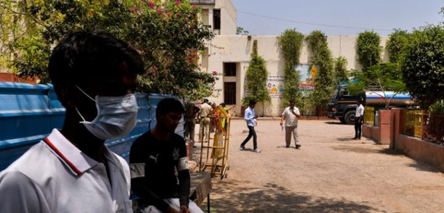 Al menos 200 estudiantes son hospitalizadas en India tras fuga de gas