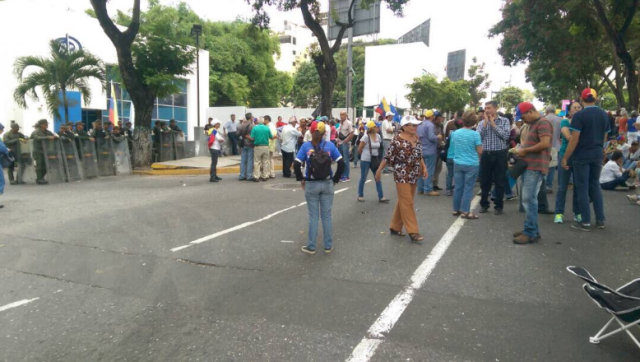 Larenses se concentran frente al Ministerio Público para denunciar represión contra manifestaciones / Foto: TV Venezuela