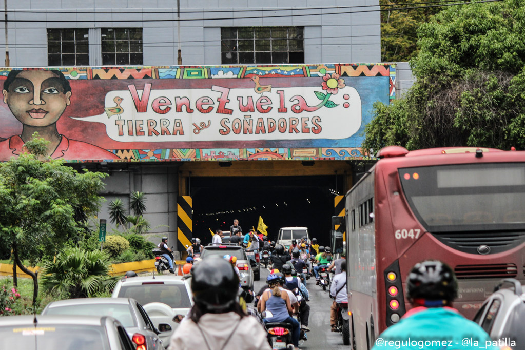 FOTOS: En sana paz… venezolanos protestaron en mega caravana que llegó hasta La Guaira